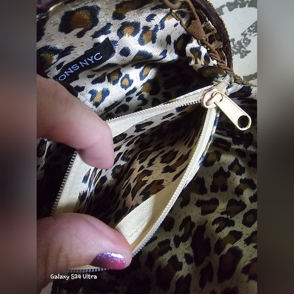 EXPRESSIONS NYC Hard Case snap closure evening clutch with Chain strap GUC - Picture 11 of 15